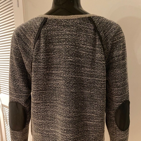 ALICE AND OLIVIA S SMALL 4-6 GREEN CREW NECK SWEATER 100% LEATHER ELBOW PATCH - Picture 4 of 13